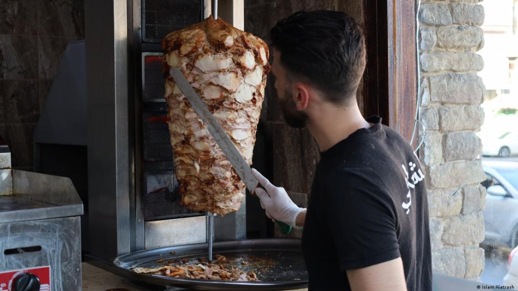 Ali Majdi was forced back to Libya but has managed to find a job at a kebab shop in Zawiya | Photo: Islam Alatrash